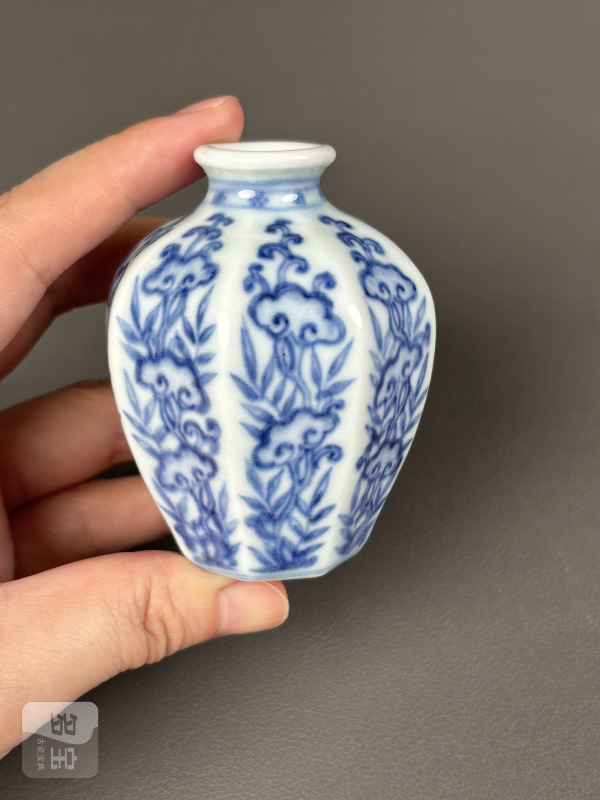 清雍正 青花灵芝纹八方小罐 - 图5
